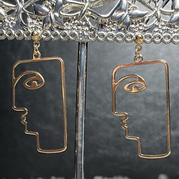 Face Abstract Design Earrings - Picture 1 of 5